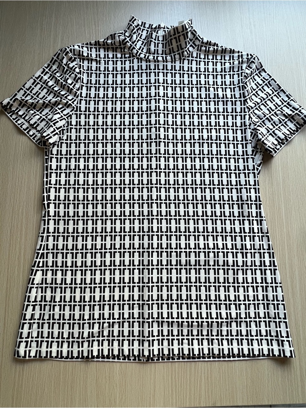 Anne Klein Black & White Geometric Short Sleeve Top M size